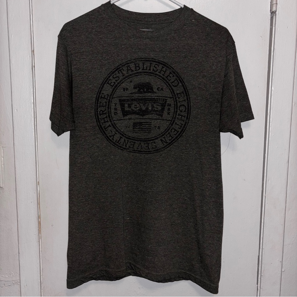 Grey Levi’s T-shirt